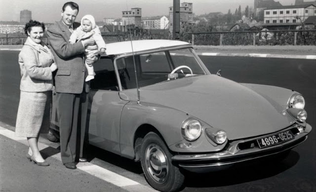 Erstaunliche Vintage-Fotos von Menschen, die mit Citroën-Automobilen posieren_Ha