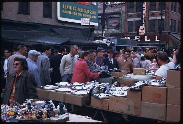 50 Color Vintage Snapshots Document Everyday Life of Chicago in the 1950s_Ha