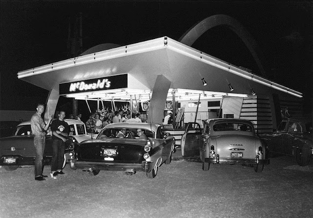 Here’s What The Very First McDonald’s Restaurant Looked Like_Ha