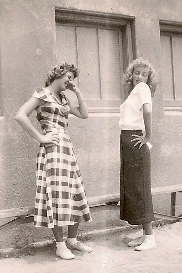 Fashion for Teen – 33 Charming Snapshots Captured Young Girls in Dresses During the 1950s_Ha
