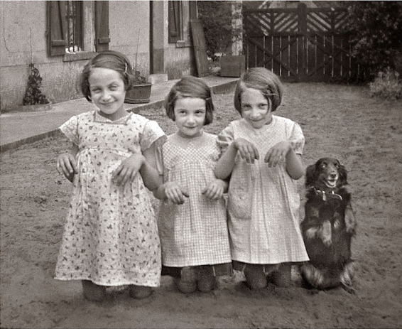 Before the Internet: 29 Lovely Black and White Shots Capture Everyday Life of Children in the Past_teo