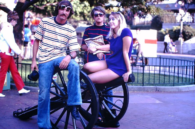 42 Cool Photos Defined Fashion Styles of Young People in the 1970s_teo